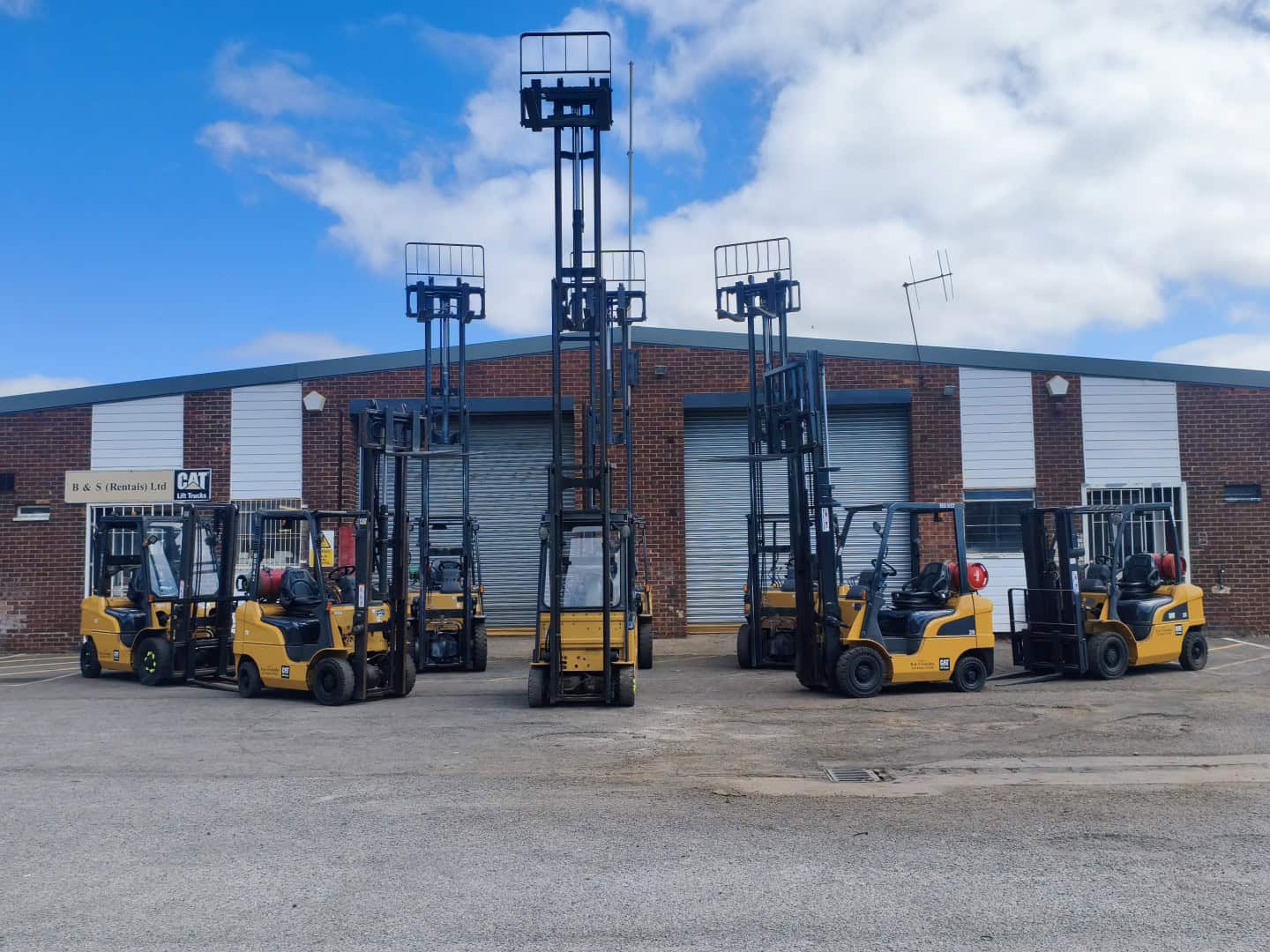 b&s forklifts